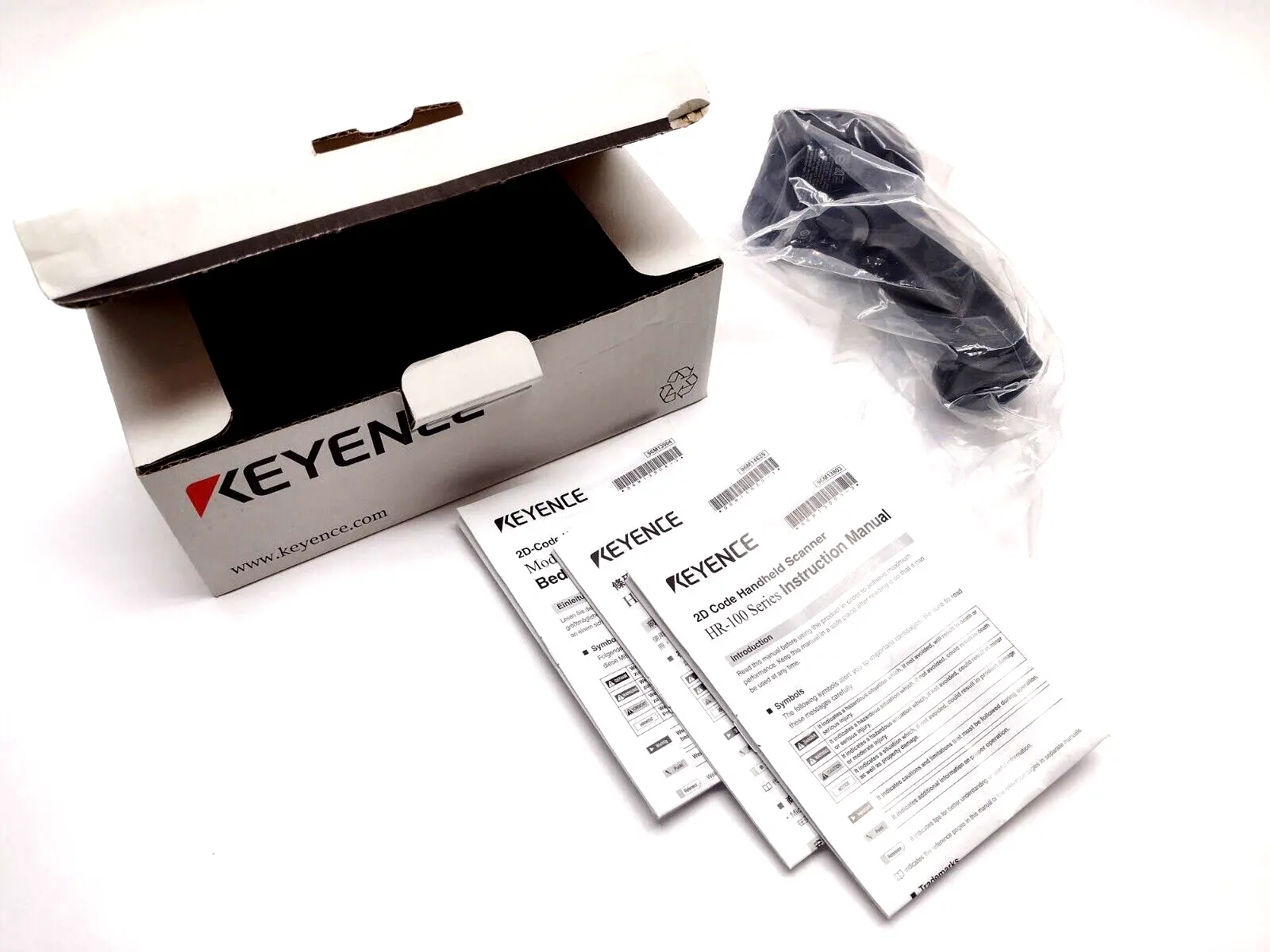 USED KEYENCE REV. P HANDHELD CODE READER, STANDARD WIRED CONNECTION, RED LED