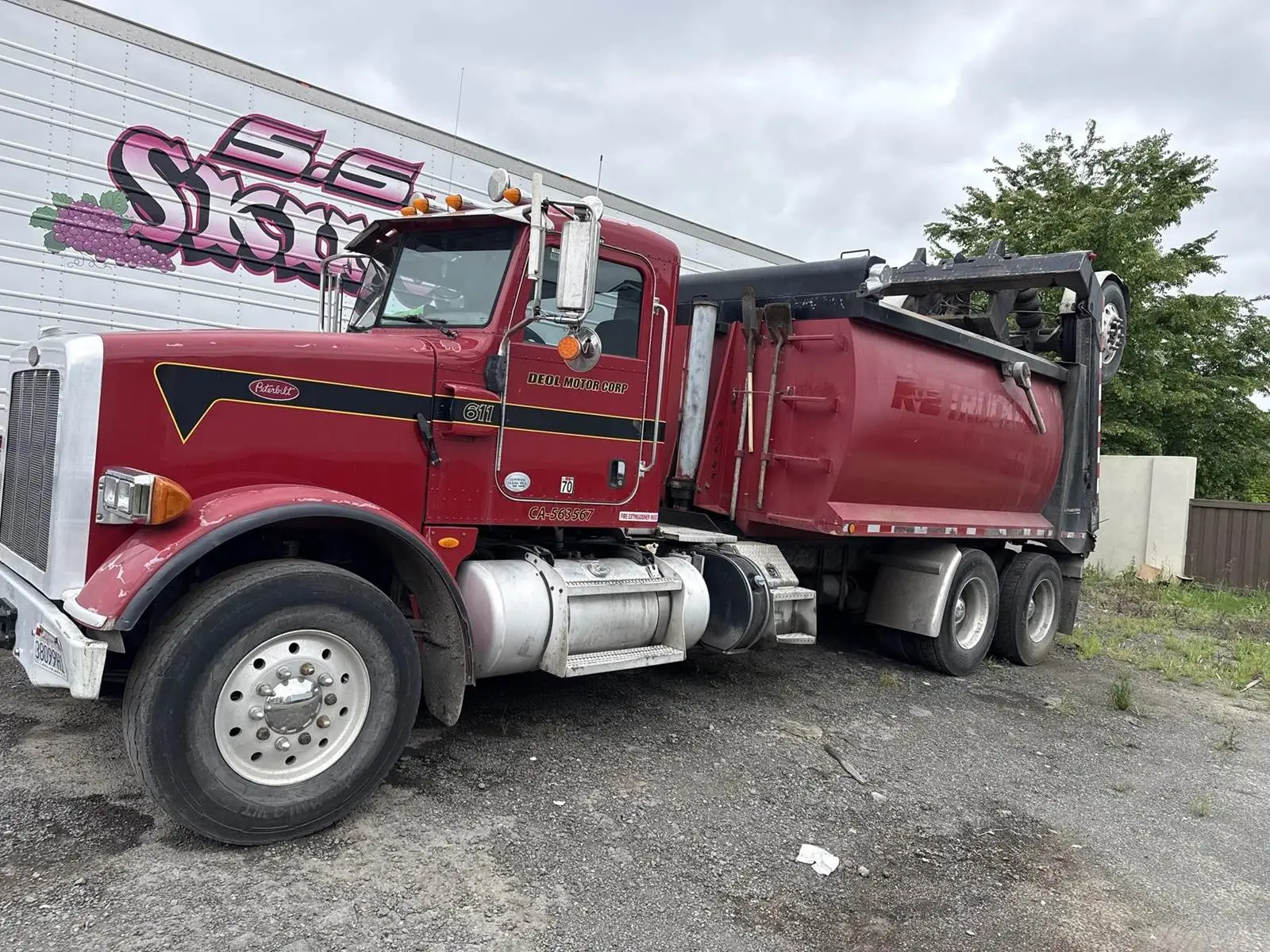 USED 2013 PETERBILT 365