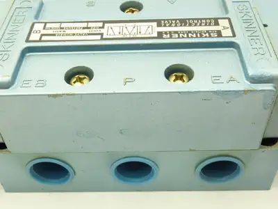 Honeywell Skinner S4KKHDL5 Solenoid Valve 5-Way 3 Pos 110V 150 PSI 3/4" NPT