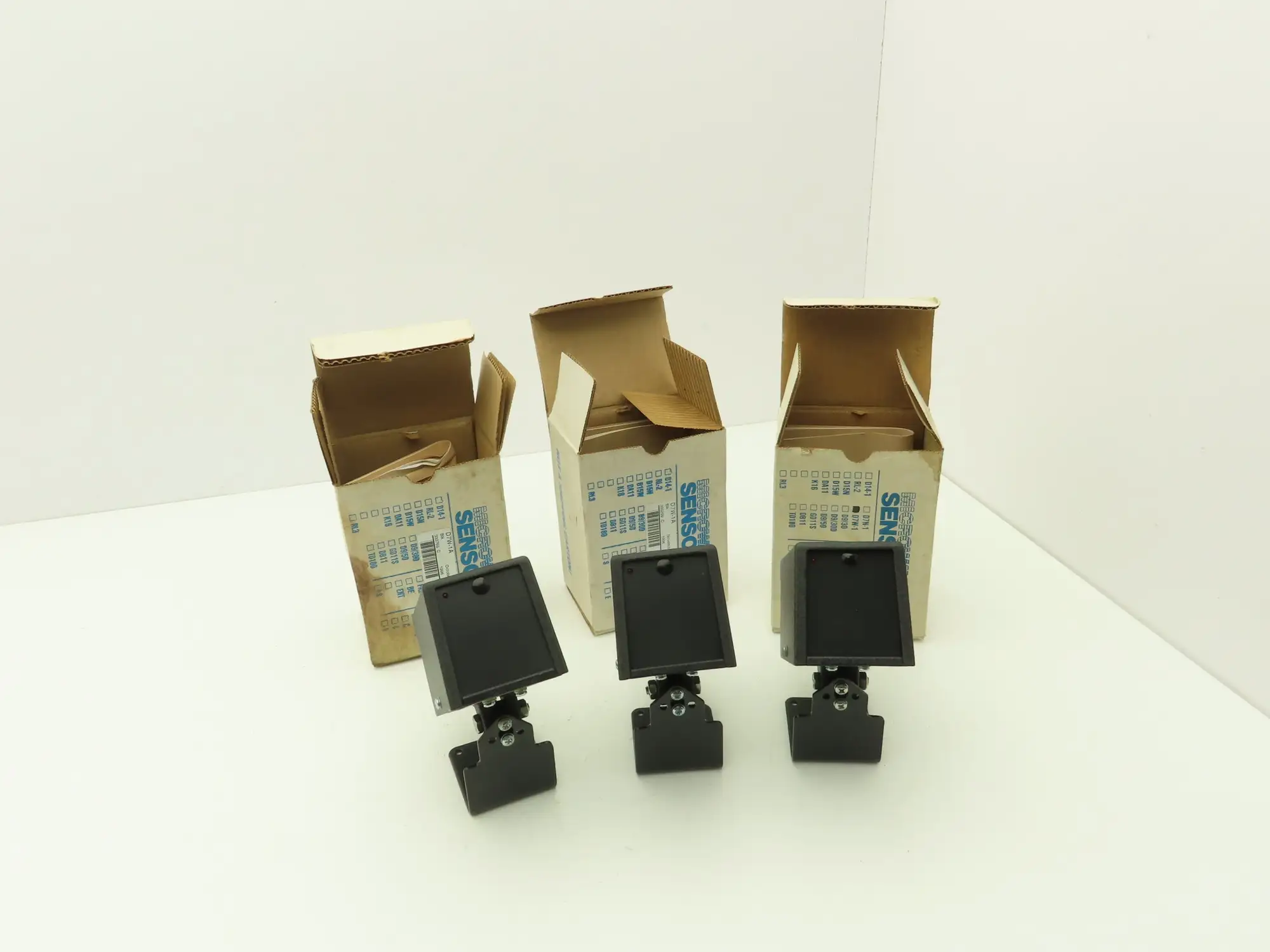 Microwave Sensors D7W-1A Door Opener Motion Sensor 12/24VDC NO-NC Lot of 3