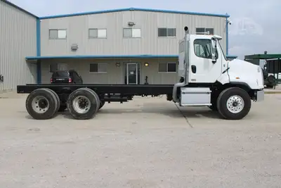 Used 2019 FREIGHTLINER 114SD Cab Chassis trucks Texas US | Roll Off Truck World #1491778