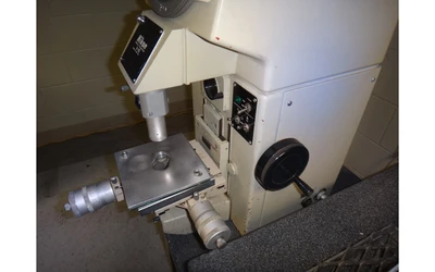 USED NIKON V-10