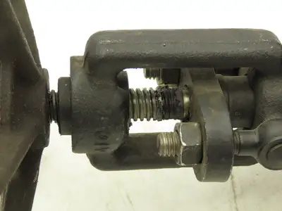 R-P&C FWB80-D Globe Valve Forged Steel 1" NPT Rising Stem