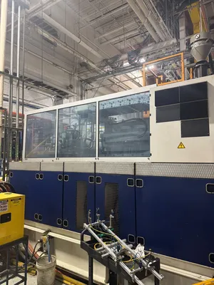 2002 KRAUSS MAFFEI KM2700 - 14700MC Horizontal Plastic Injection Molding Machines | JYC MACHINERY (2)