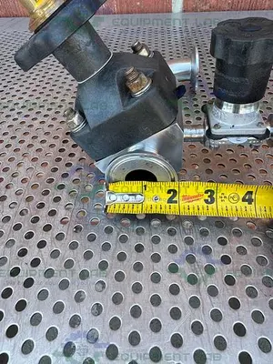 USED 2 ITT PURE FLO 3- WAY 316L DIAPHRAGM VALVE W/ 1" TO 1/2 SANITARY FITTING