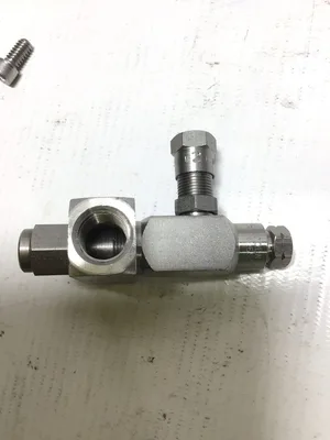 Lincoln 83724 – SL-32 Centro Matic Injector Inlet 1/4″ NPT Female Stainless Steel
