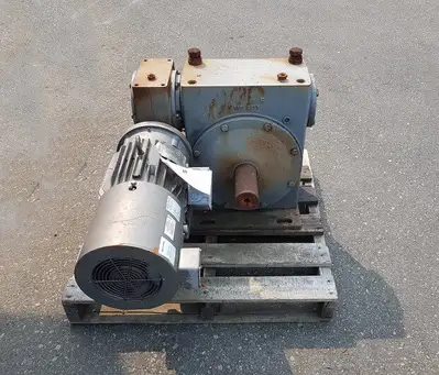 USED HUBBELL 700 - 600/1 RBLR