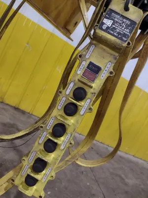3 TON X 17’ F&G / LOAD LIFTER UNDER-SLUNG POWERED CRANE: STOCK #22971