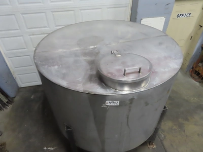 900 gallon Stainless Steel Vertical Tank with Cone Bottom