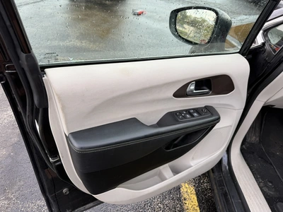 Used 2020 CHRYSLER PACIFICA VOYAGER Vans Ohio US | Miedema Asset Management Group #1577839