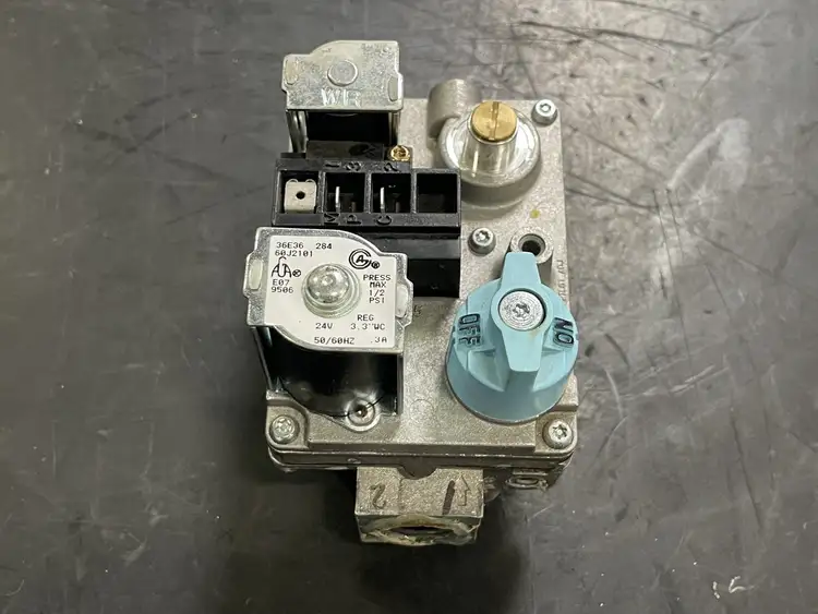 Used LENNOX 60J21 Valves/Fittings British Columbia CA | Lenmark #258776