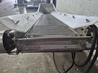 Incline Conveyor with Dump Tank
