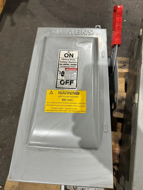 SIEMENS HF361J 30AMP FUSIBLE DISCONNECT W/ FU