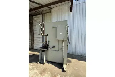 1975 K.R. WILSON C-100-1 Hydraulic & Molding Presses | Mohawk Machinery (6)