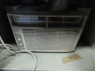 Dust Shield Computer Enclosure Cabinet W/AC Cooling Unit 115V 1Ph