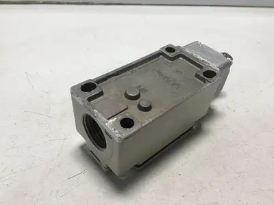 USED OMRON D4B-2171N
