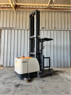 Used 2018 CROWN SP4050-30 Order Pickers Pennsylvania US | National Lift Equipment #1382094