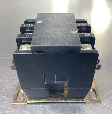 Joslyn Clark DP3C403-240, Definite Purpose Contactor, 40A, 3 Pole 4E-36