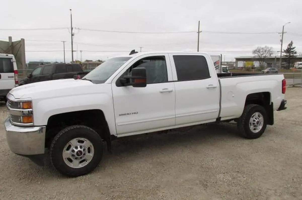 Used 2017 CHEVROLET SILVERADO 2500 Pickup Trucks Manitoba CA | Conquest Truck & Auto Sales #1421328