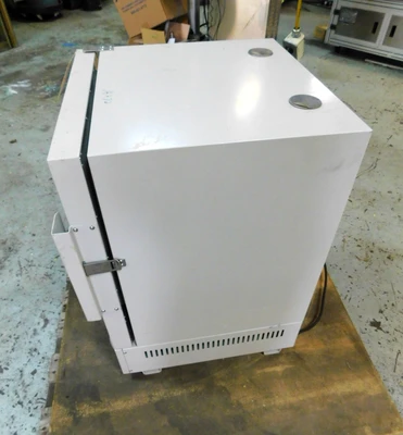 USED YAMATO DRYING OVEN DVS 400
