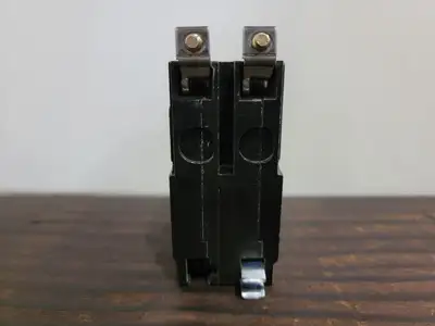 USED SQUARE D QOB220