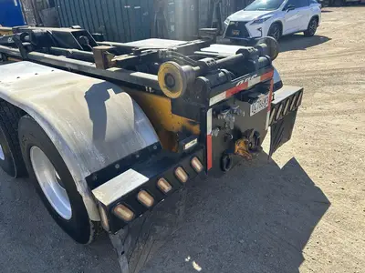 USED 2015 KENWORTH T800