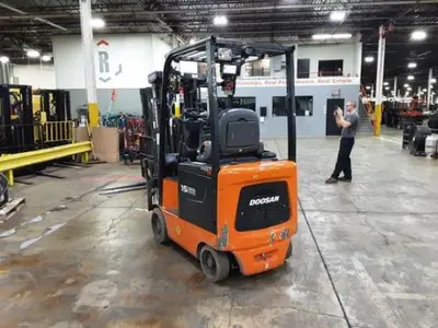 USED 2019 DOOSAN BC15S-5