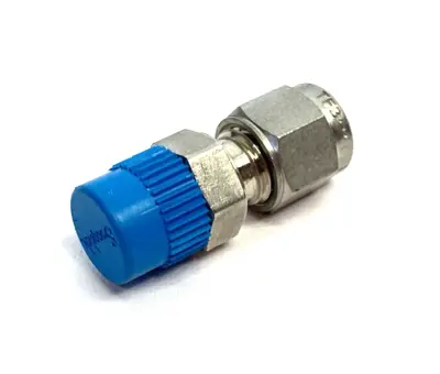USED SWAGELOK STAINLESS STEEL TUBE FITTING, 4MM TUBE OD, 1/8" NPT MALE