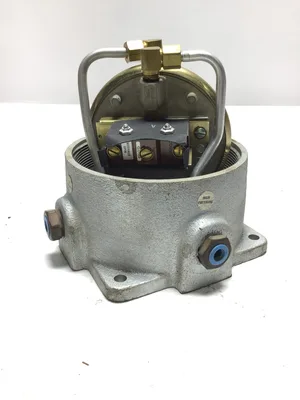 Crouse-Hinds EJH5311100 Explosion Proof Dust Tight Assembly w/Dwyer Pressure Switch