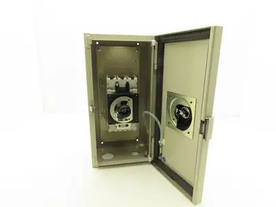Fuji EW125JAGU-3P125 125A 480V 3-Pole Circuit Breaker Enclosure External Handle