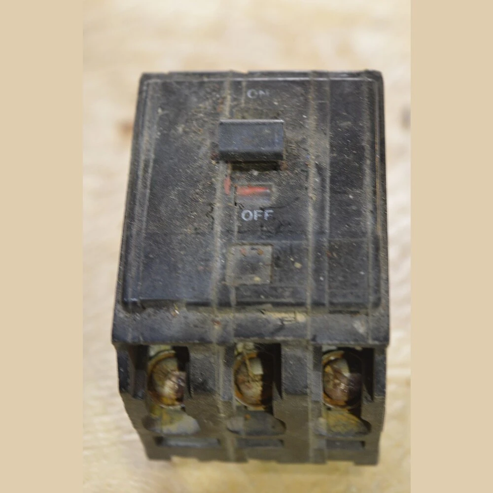 Square D 3 Pole 30 Amp Breaker