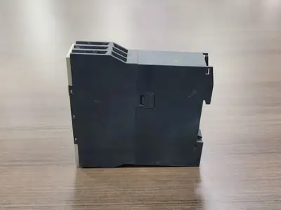 USED SIEMENS 3UN2100-0AF7