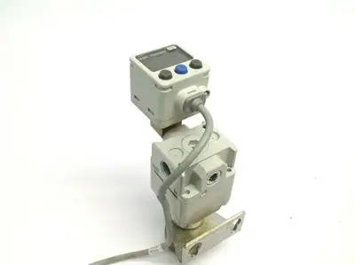 IR1020-N01B / ISE40A-N01-T-P | SMC IR1020-N01B Regulator w/ ISE40A-N01-T-P Digital Pressure Switch - Used