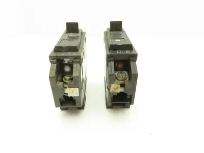 General Electric TQB1120 Circuit Breaker 1-Pole 20A Bolt-On 120/240V Lot of 22