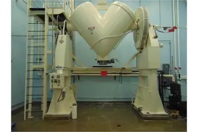 Secador rotatorio al vacío cónico Ver también DR670