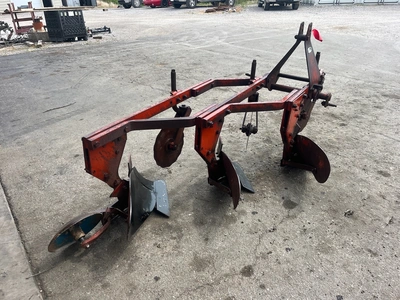 FORD 101 3 BOTTOM PLOW Plow | County Equipment Company LLC (4)