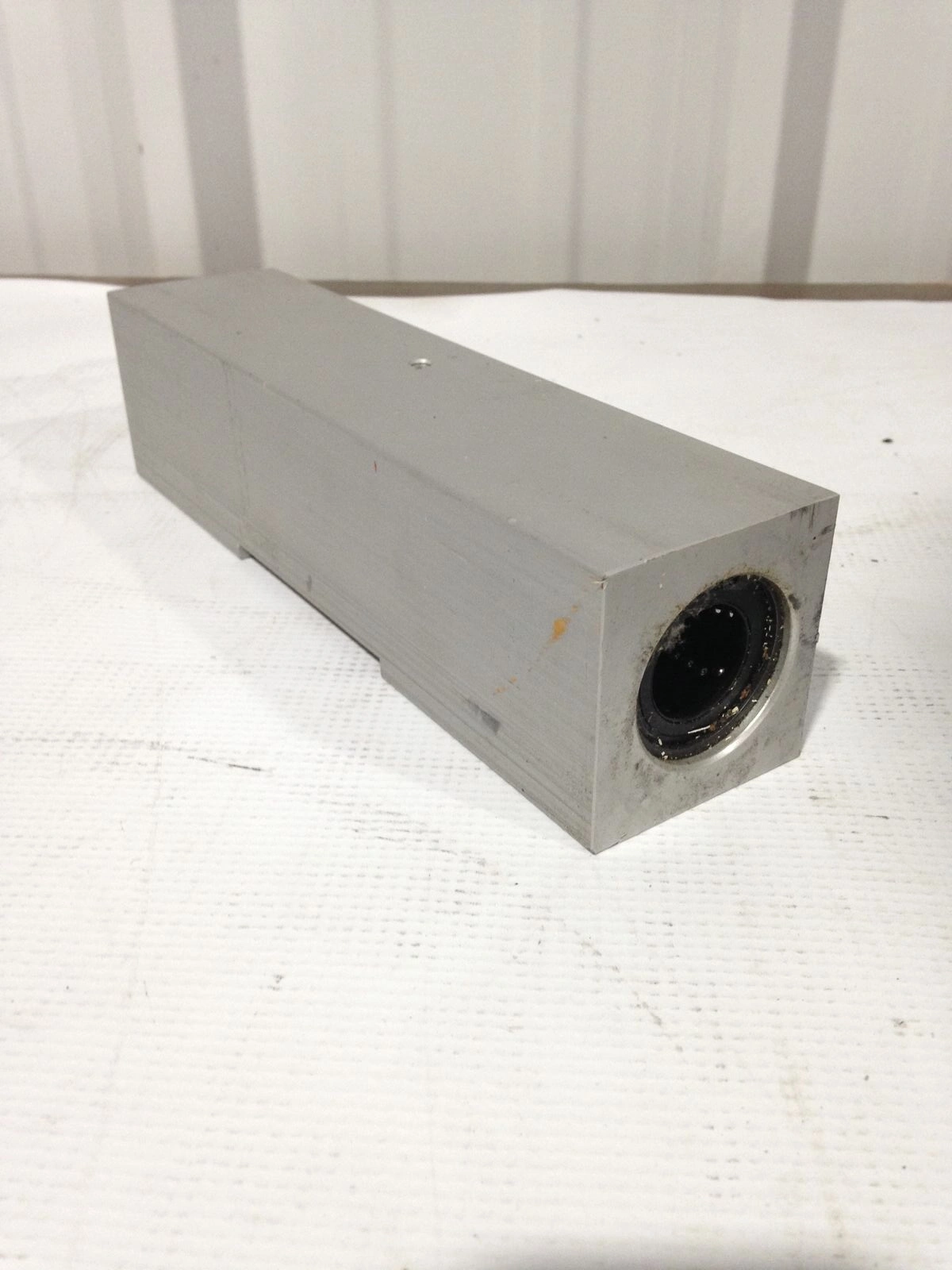 9-1/2″ X 2-1/4″ X 3-1/2″ Aluminium Linear Bearing w/ 1″ dia. Bore