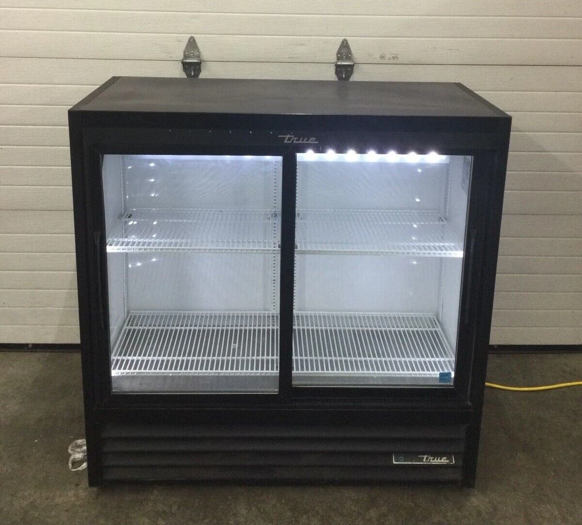 167-0496 True GDM-41SL-48 47" Two Section Self Contained Glass Door Cooler