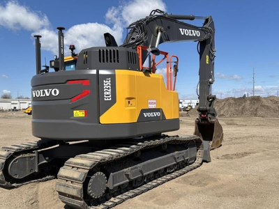 USED 2023 Volvo ECR235E