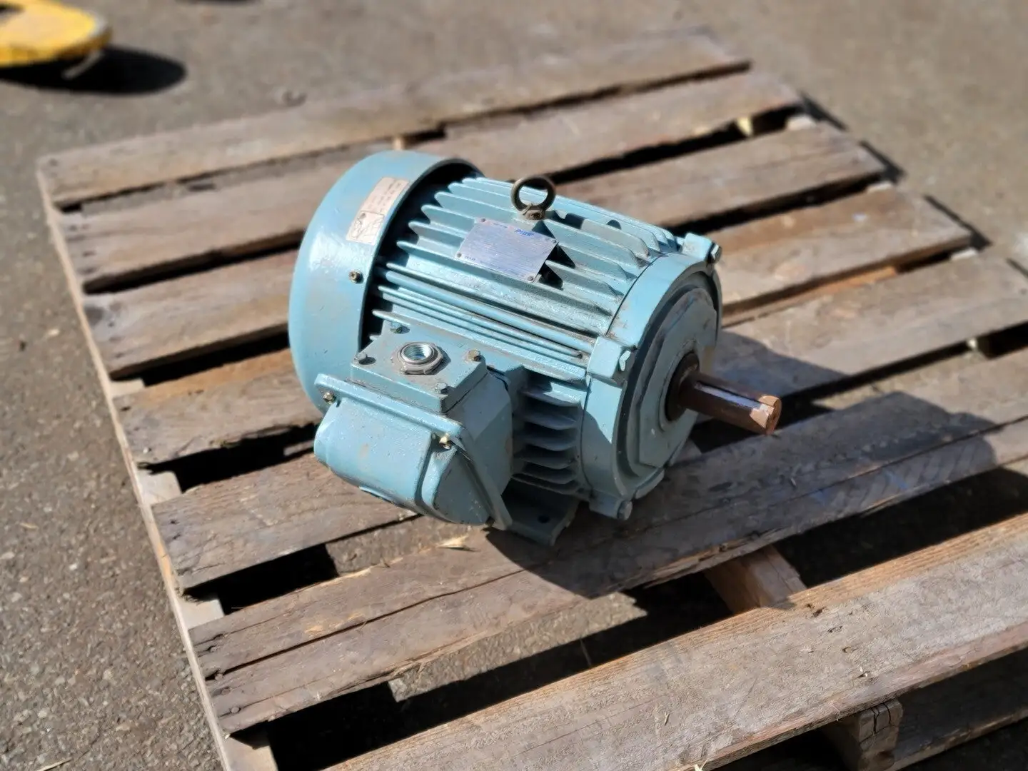 7-1/2 hp, 575 volts, 3510 rpm, 213C Electric Motor