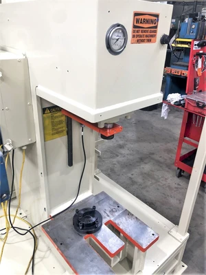 USED 1996 PHOENIX PHOENIX PHN-8 PRESS