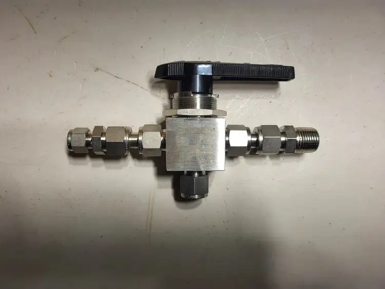 Used SWAGELOK SS-45XS8 Valves/Fittings British Columbia CA | Lenmark #256442