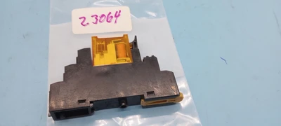 USED Allen-Bradley 700-HN122 Ser. A Relay Base w/ 700-HK32A1 Ser. B Relay