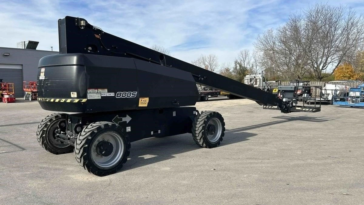 USED 2024 JLG 800S