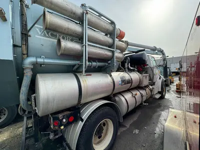 2007 STERLING L7501 Hydro Vac | Title Equipment & Recreation Inc. (4)