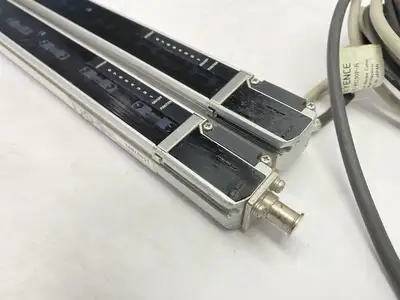 USED KEYENCE SAFETY LIGHT CURTAIN MAIN UNIT SET 16 OPTICAL AXES CUT CORDS