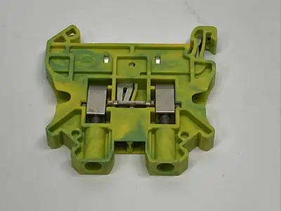 NSYTRV42PE | Schneider Electric  Ground Terminal Block Green/Yellow LOT OF 5 - Used