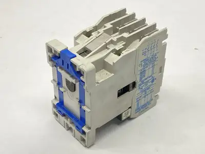 USED CUTLER HAMMER SER B1 CONTACTOR IEC 3-POLE 12A 600V