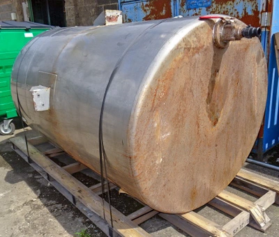 2200L S/S Vertical Enc  Tank