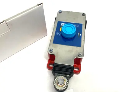 USED TELEMECANIQUE LATCHING EMERGENCY STOP TRIP WIRE SWITCH